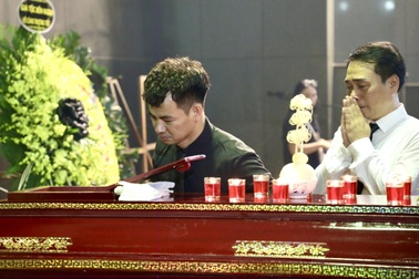 Xuân Bắc, Tự Long và đông đảo nghệ sĩ xúc động tiễn đưa NSƯT Phương Nga