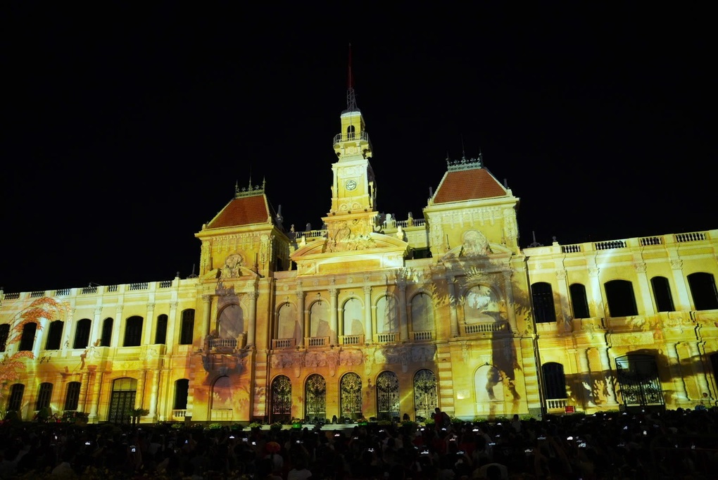 Ký ức và khát vọng qua sự kiện nghệ thuật ánh sáng 3D Mapping Quốc tế TPHCM - 5 Ký ức và khát vọng qua sự kiện nghệ thuật ánh sáng 3D Mapping Quốc tế TPHCM - 5
