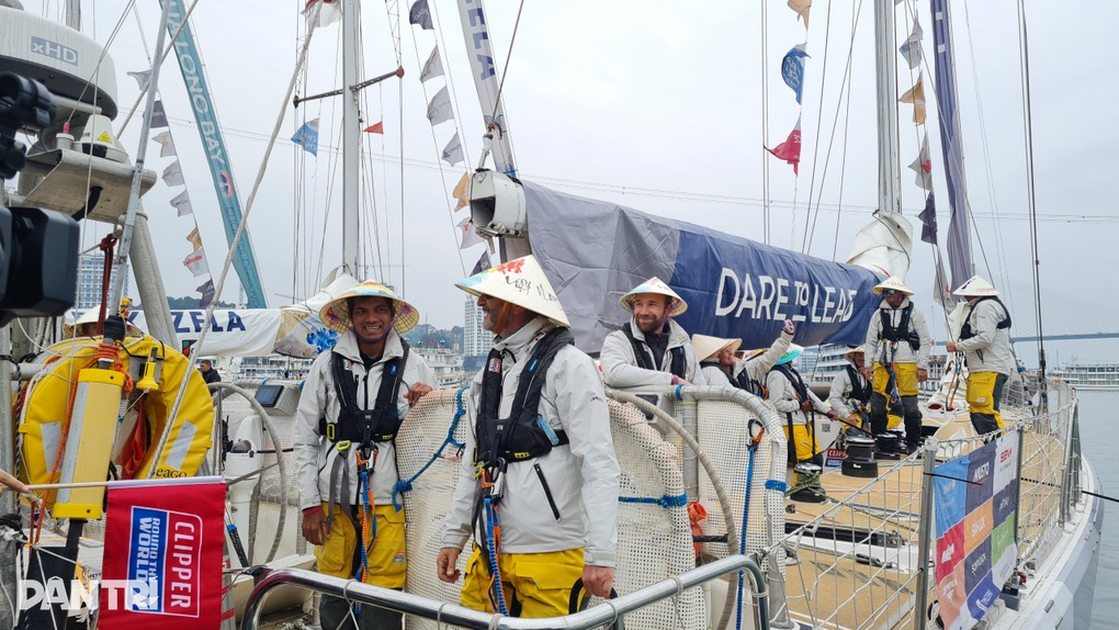 11 thuyền đua quốc tế rời Hạ Long bước vào chặng đua mới - 5 11 thuyền đua quốc tế rời Hạ Long bước vào chặng đua mới - 5