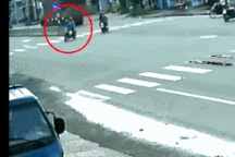 Tránh người đi xe máy sang đường ẩu, tài xế xe tải gánh hậu quả nặng nề