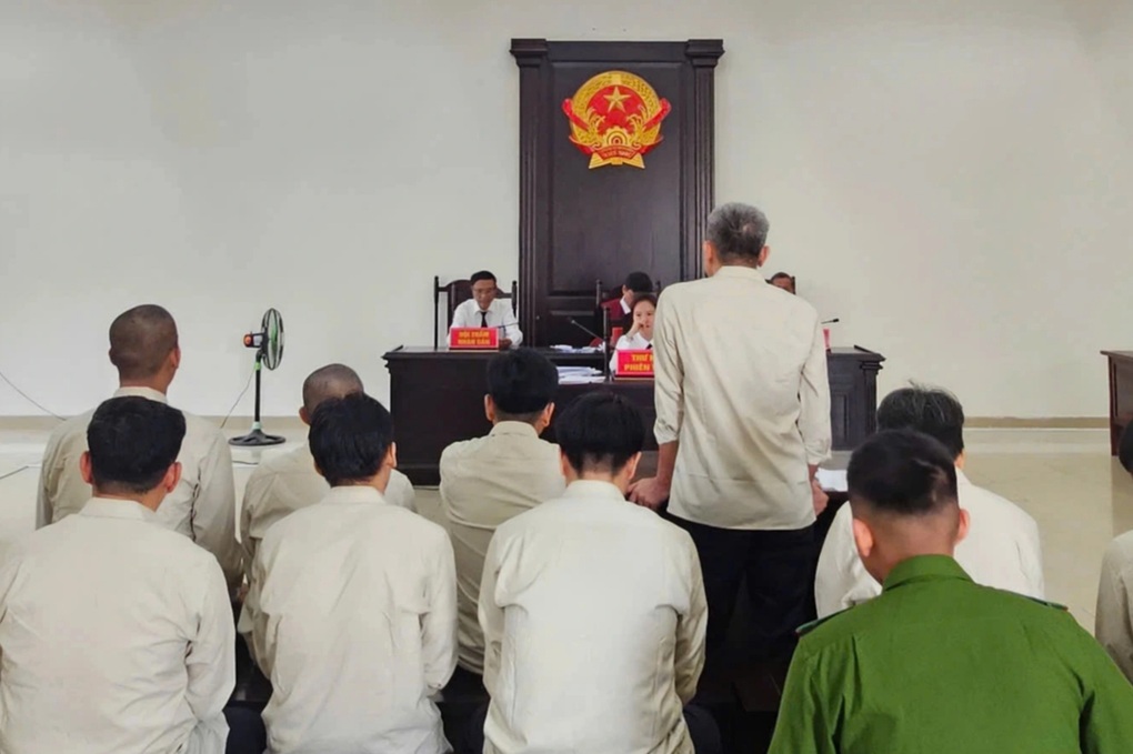 Hoãn phiên tòa xét xử đường dây làm giả hơn 1,6 triệu cuốn sách giáo khoa - 1 Hoãn phiên tòa xét xử đường dây làm giả hơn 1,6 triệu cuốn sách giáo khoa - 1