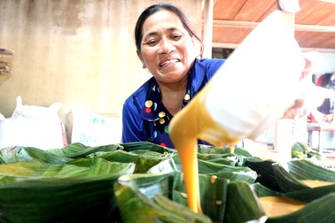 Bánh tổ truyền thống phố Hội tất bật “chạy đua” cùng Tết