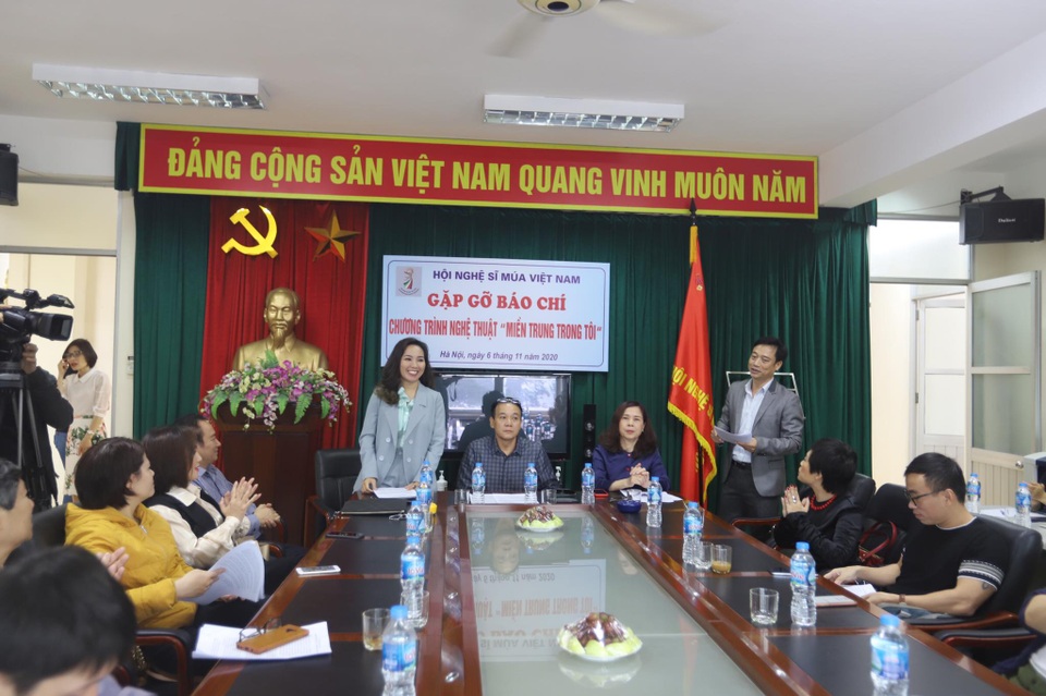Chương trình nghệ thuật thiện nguyện “Miền Trung trong tôi” - 1 Chương trình nghệ thuật thiện nguyện “Miền Trung trong tôi” - 1