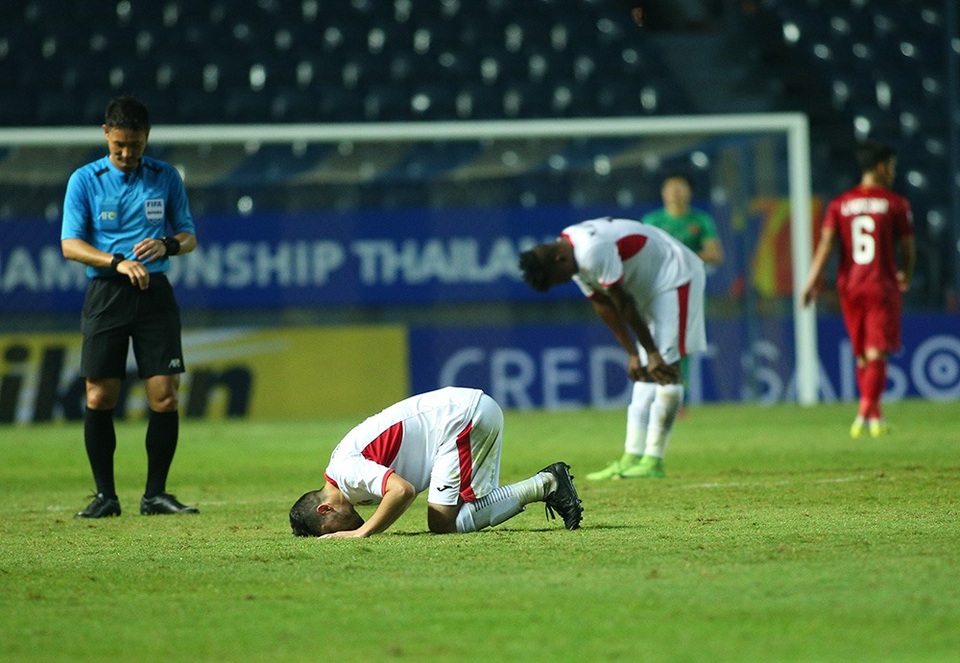 Không thắng được U23 Việt Nam, cầu thủ U23 Jordan đổ gục xuống sân - 10 Không thắng được U23 Việt Nam, cầu thủ U23 Jordan đổ gục xuống sân - 10