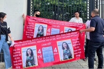 Lùm xùm ở trường đắt tiền, phụ huynh nhà giàu cũng "khóc"