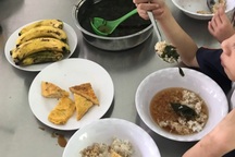 Vụ “sốc” vì bữa ăn bán trú: Phụ huynh gửi đơn đến 7 đơn vị chức năng