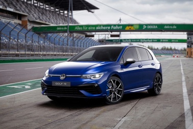 Đối thủ của Honda Civic Type R chốt giá tại Việt Nam, cao nhất tới 1,9 tỷ