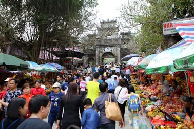 Đón 1,3 triệu khách, thu 70 tỷ đồng trong Lễ hội Chùa Hương 2016