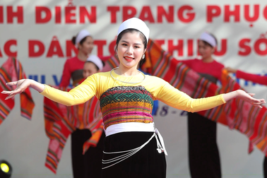 Rực rỡ sắc màu trang phục truyền thống của các dân tộc thiểu số Việt Nam