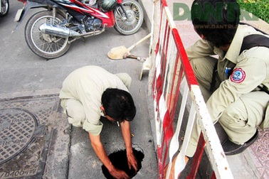  “Hố tử thần” xuất hiện trên đường Trường Sa