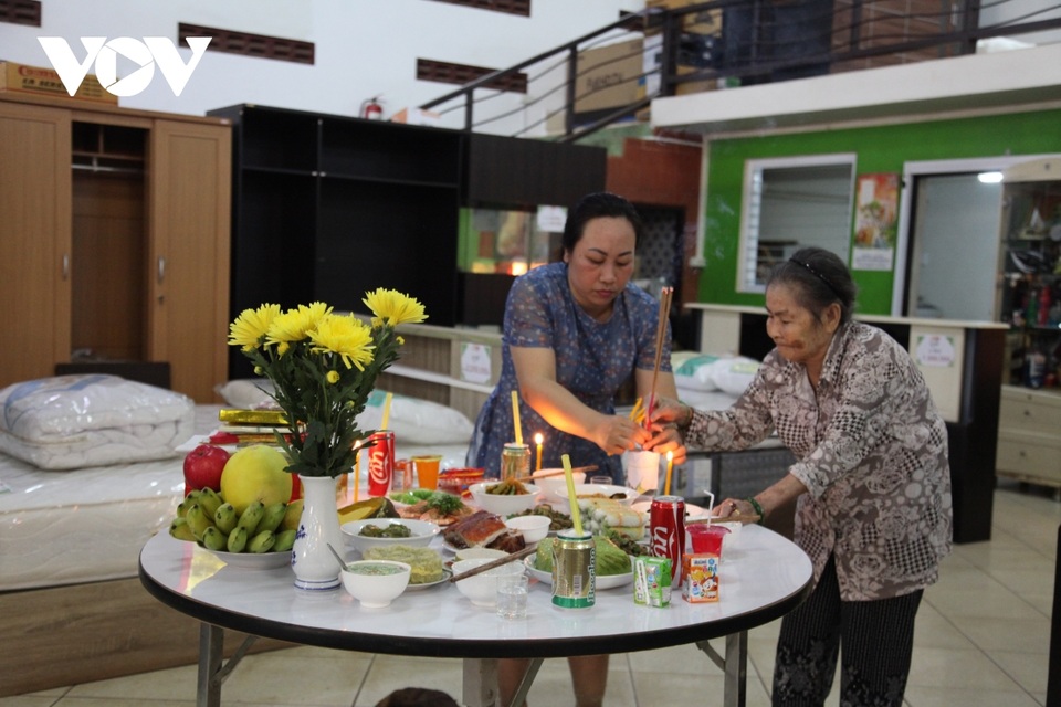 Tết ông Công ông Táo và câu chuyện giữ gìn văn hóa truyền thống của người Việt tại Lào - 2 Tết ông Công ông Táo và câu chuyện giữ gìn văn hóa truyền thống của người Việt tại Lào - 2