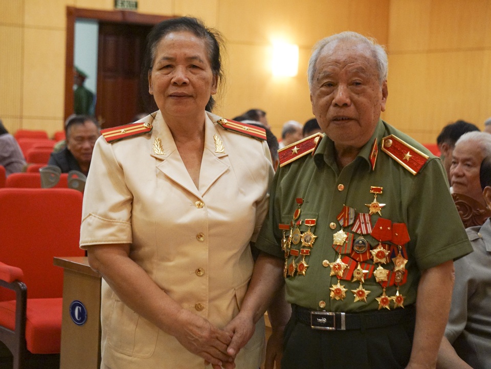 Tô đẹp thêm hình ảnh người cán bộ công an chi viện miền nam - 4 Tô đẹp thêm hình ảnh người cán bộ công an chi viện miền nam - 4