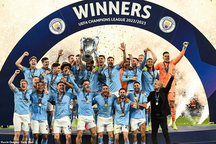 Cầu thủ Man City "bơi trong tiền" sau chức vô địch Champions League