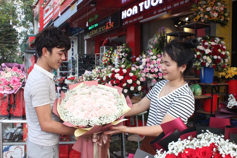 Lo sợ virus Corona, các shop hoa giảm nhập hồng ngoại - 1 Lo sợ virus Corona, các shop hoa giảm nhập hồng ngoại - 1