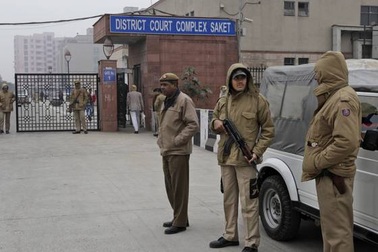 Ấn Độ xét xử 5 can phạm hãm hiếp tập thể nữ sinh