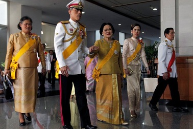 Quá khứ không hoàn hảo của Thái tử Thái Lan và nỗi lo kế vị