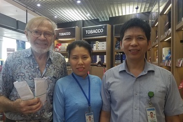 Hành khách Úc may mắn nhận lại 350 triệu đồng bỏ quên ở sân bay Tân Sơn Nhất