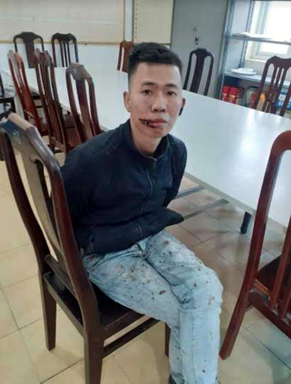 Hà Nội: Giám định tâm thần thanh niên chém bố mẹ thương vong - 1 Hà Nội: Giám định tâm thần thanh niên chém bố mẹ thương vong - 1