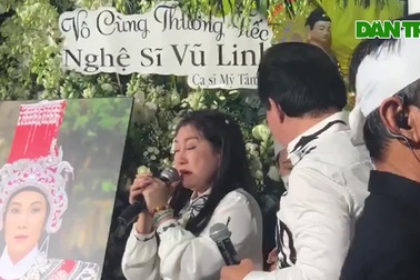 Đêm tiễn Vũ Linh: Nghệ sĩ khóc nức nở, hàng ngàn người xem hát đến 1h sáng