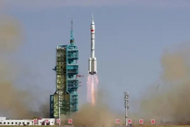 Trung Quốc phóng “tàu cứu hộ” cho phi hành gia trên trạm Thiên Cung