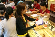 Bất ổn chính trị đẩy giá vàng tăng cao