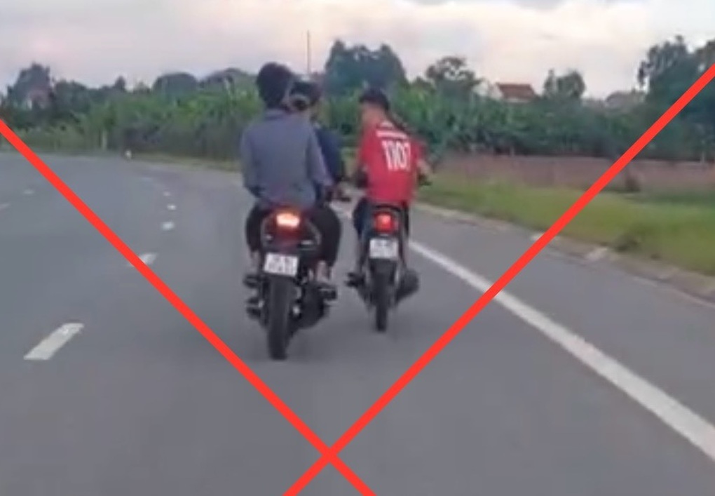 Con đi xe máy bốc đầu, mẹ bị công an xử phạt - 1 Con đi xe máy bốc đầu, mẹ bị công an xử phạt - 1