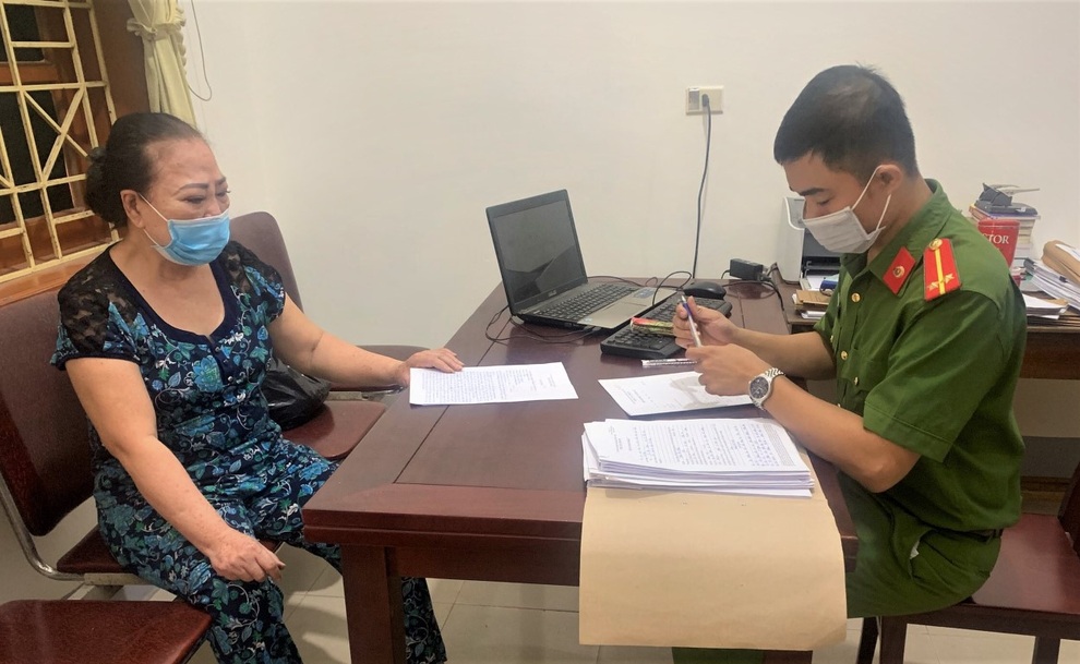 Cụ bà chuyên cho vay nóng với lãi suất cắt cổ - 1 Cụ bà chuyên cho vay nóng với lãi suất cắt cổ - 1