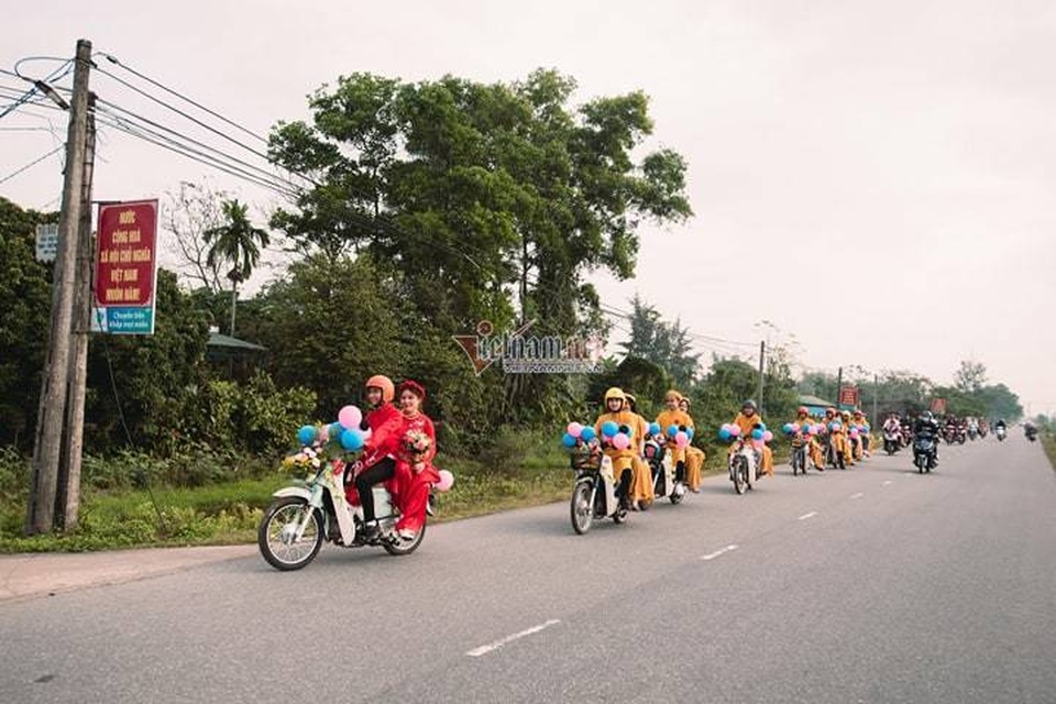 Chàng trai Quảng Trị đón dâu bằng loạt Honda Super Cub cũ cực chất - 7 Chàng trai Quảng Trị đón dâu bằng loạt Honda Super Cub cũ cực chất - 7