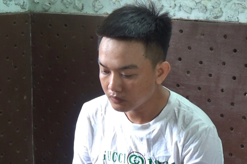 Hai kẻ giả danh cảnh sát hình sự bị bắt - 2 Hai kẻ giả danh cảnh sát hình sự bị bắt - 2