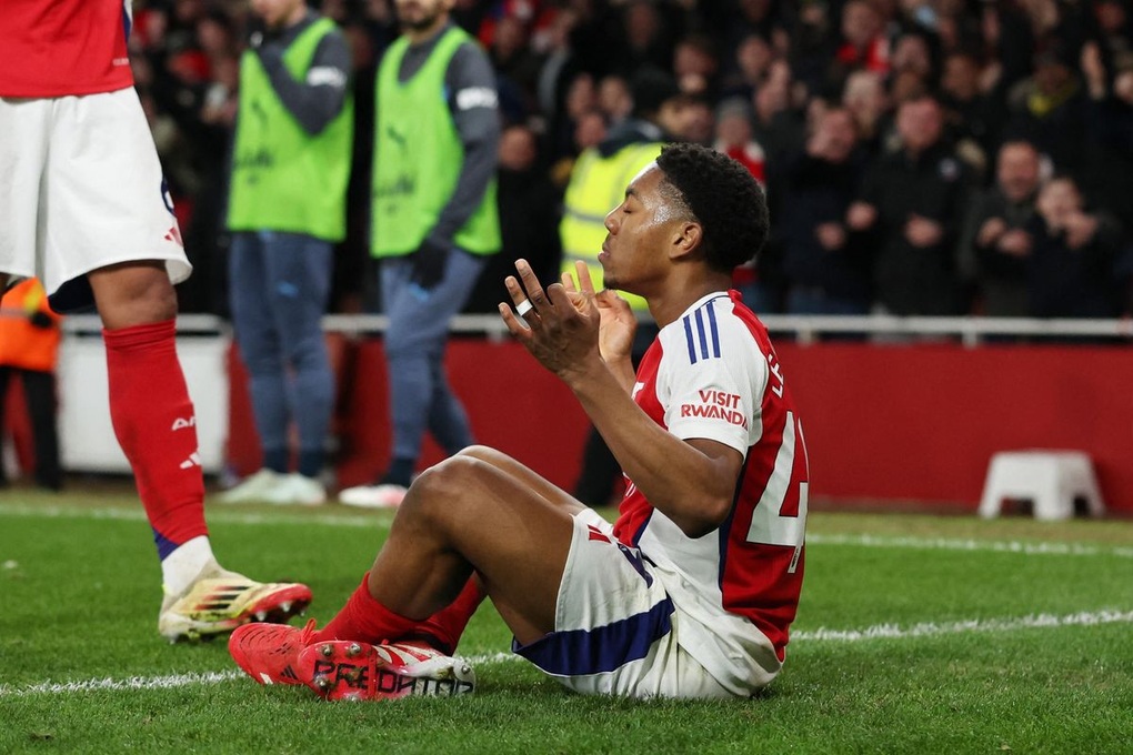 Arsenal ghi 5 bàn vào lưới Man City tại Emirates - 2 Arsenal ghi 5 bàn vào lưới Man City tại Emirates - 2