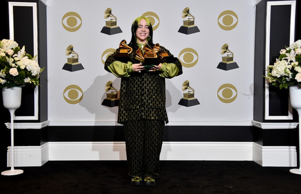 Lizzo khoe dáng ngoại cỡ bên 3 giải Grammy danh giá - 9 Lizzo khoe dáng ngoại cỡ bên 3 giải Grammy danh giá - 9