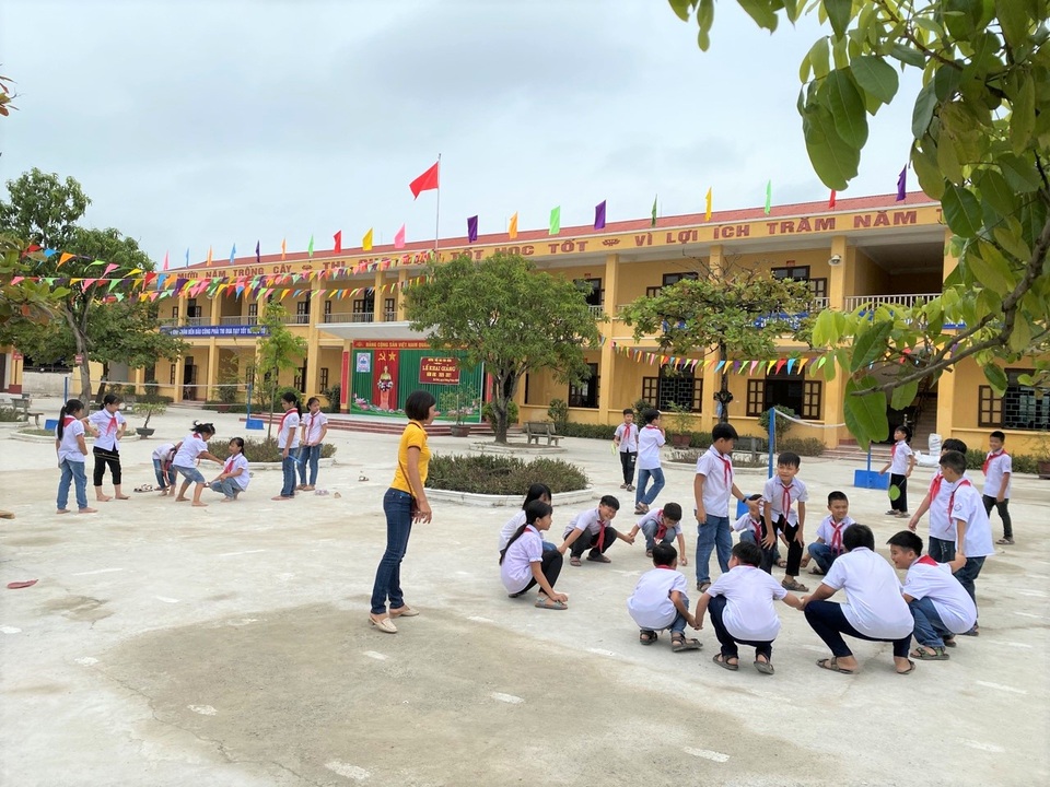 Ninh Bình: Nhiều học sinh đã trở lại trường sau khi phụ huynh phản đối - 2 Ninh Bình: Nhiều học sinh đã trở lại trường sau khi phụ huynh phản đối - 2
