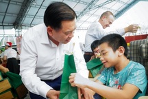 Giáng sinh ấm áp với trẻ khuyết tật, thiệt thòi tại TPHCM