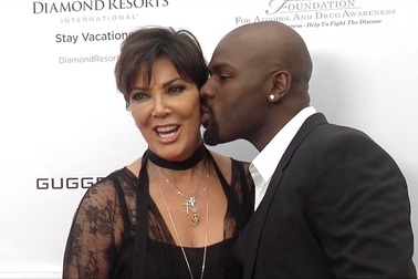 Kris Jenner & Corey Gamble tình tứ trên thảm đỏ
