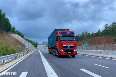Cấm xe tải trên 10 tấn lên cao tốc Vũng Áng - Bùng