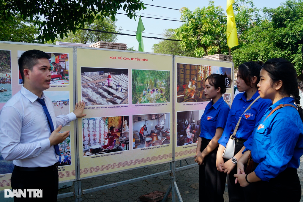 Triển lãm ảnh về di sản văn hóa xứ đất võ, trời văn Bình Định - 1 Triển lãm ảnh về di sản văn hóa xứ đất võ, trời văn Bình Định - 1