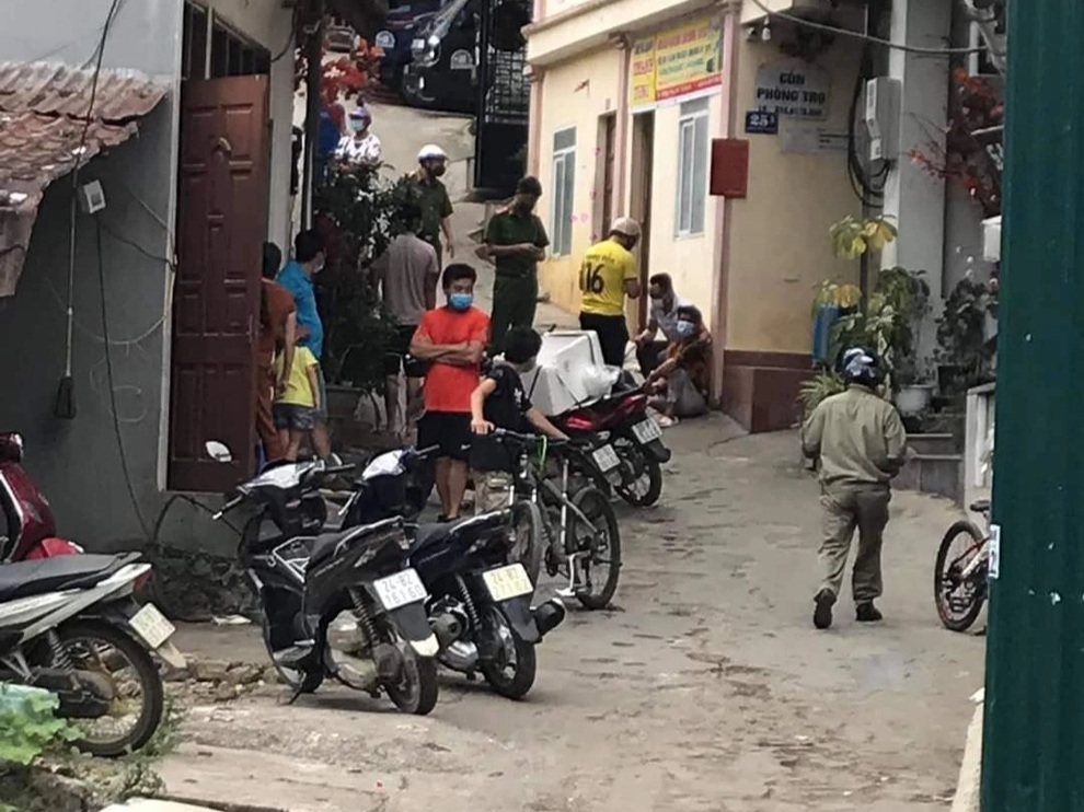 Nghi mâu thuẫn vợ chồng, gã trai dùng dao giết vợ - 1 Nghi mâu thuẫn vợ chồng, gã trai dùng dao giết vợ - 1