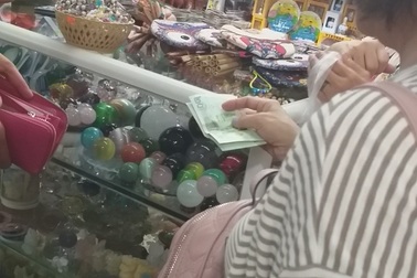 Đà Nẵng: Công khai mua bán hàng hóa bằng ngoại tệ