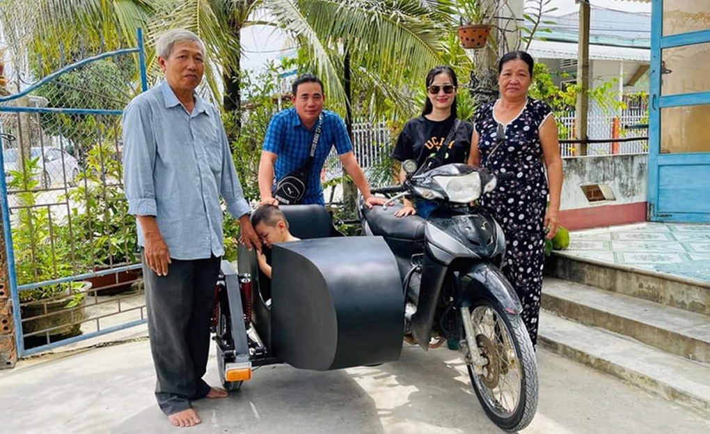 Hành trình giúp đời của người thợ chế xe lăn - 1 Hành trình giúp đời của người thợ chế xe lăn - 1