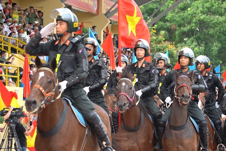 Diện mạo mới lạ của Đoàn cảnh sát cơ động kỵ binh - 4 Diện mạo mới lạ của Đoàn cảnh sát cơ động kỵ binh - 4