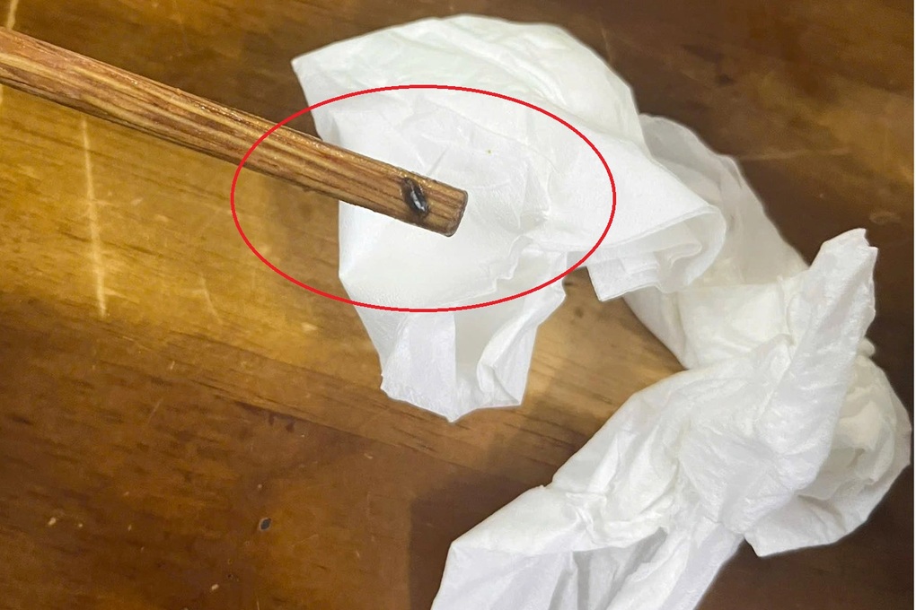Hà Nội: Ăn hết bán bún mới thấy vật lạ, khách bức xúc vì thái độ nhân viên - 1 Hà Nội: Ăn hết bán bún mới thấy vật lạ, khách bức xúc vì thái độ nhân viên - 1
