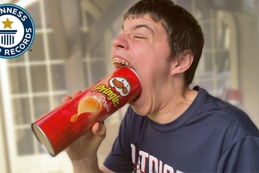 Thiếu niên lập kỷ lục Guinness về khuôn miệng rộng nhất thế giới