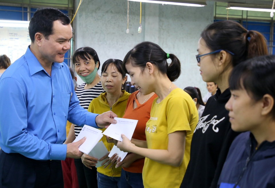 Đảm bảo quyền lợi về lương, thưởng cho người lao động dịp Tết nguyên đán - 1 Đảm bảo quyền lợi về lương, thưởng cho người lao động dịp Tết nguyên đán - 1