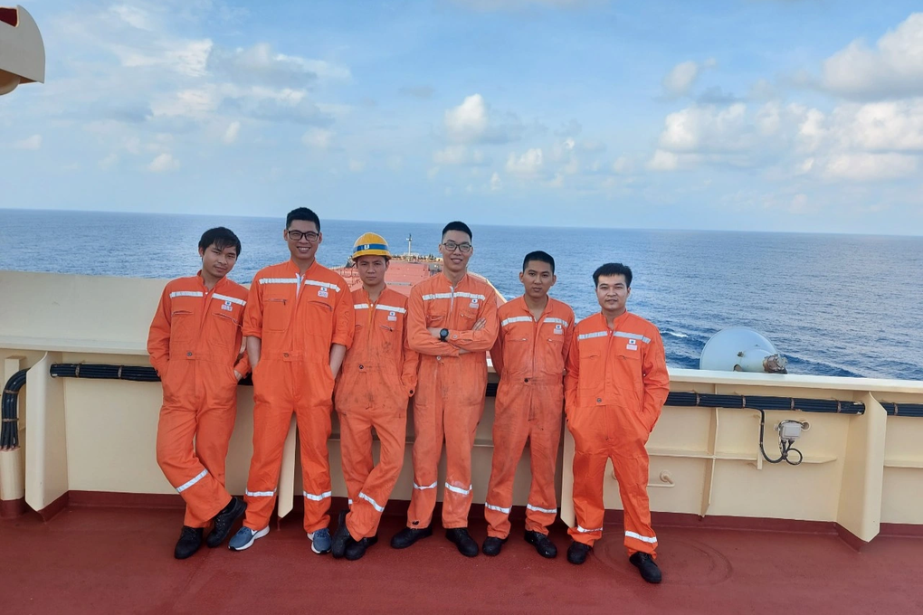 Lao động Việt đón Tết trên những con tàu giữa trùng khơi - 6 Lao động Việt đón Tết trên những con tàu giữa trùng khơi - 6
