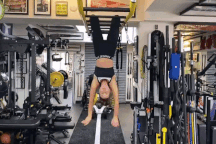 Người đẹp U50 Kate Beckinsale gây choáng với clip đu xà gập bụng