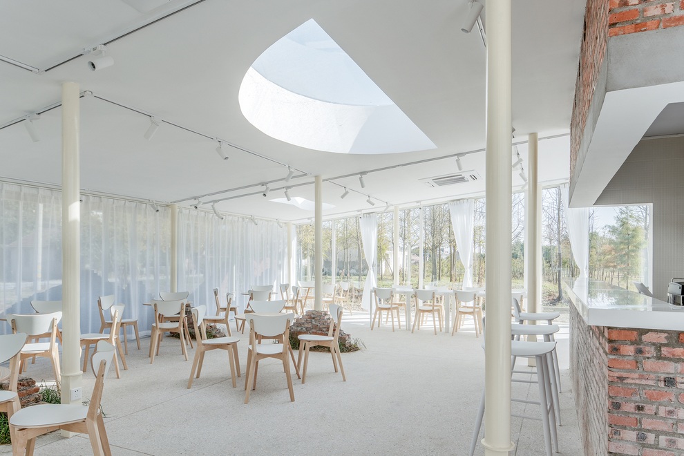 Bí mật trong thiết kế đặc biệt giúp quán cà phê một màu hút khách - 7