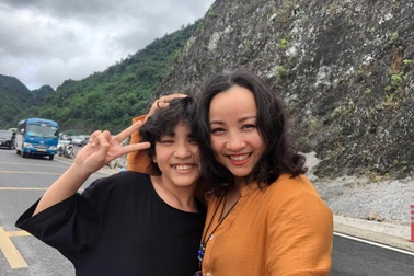 Gia đình 3 thế hệ làm nghệ thuật của Quán quân "Gương mặt thân quen" 2022