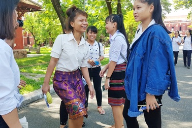 Những “bông hoa” núi rừng Huế lần đầu lên phố đi thi