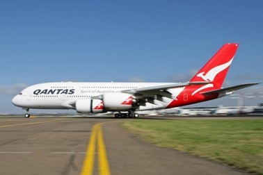 Máy bay A380 bị hỏng động cơ giữa trời 