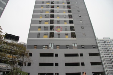 Trẻ nhỏ rơi từ cửa sổ chung cư - chuyện đau lòng bao giờ mới chấm dứt?